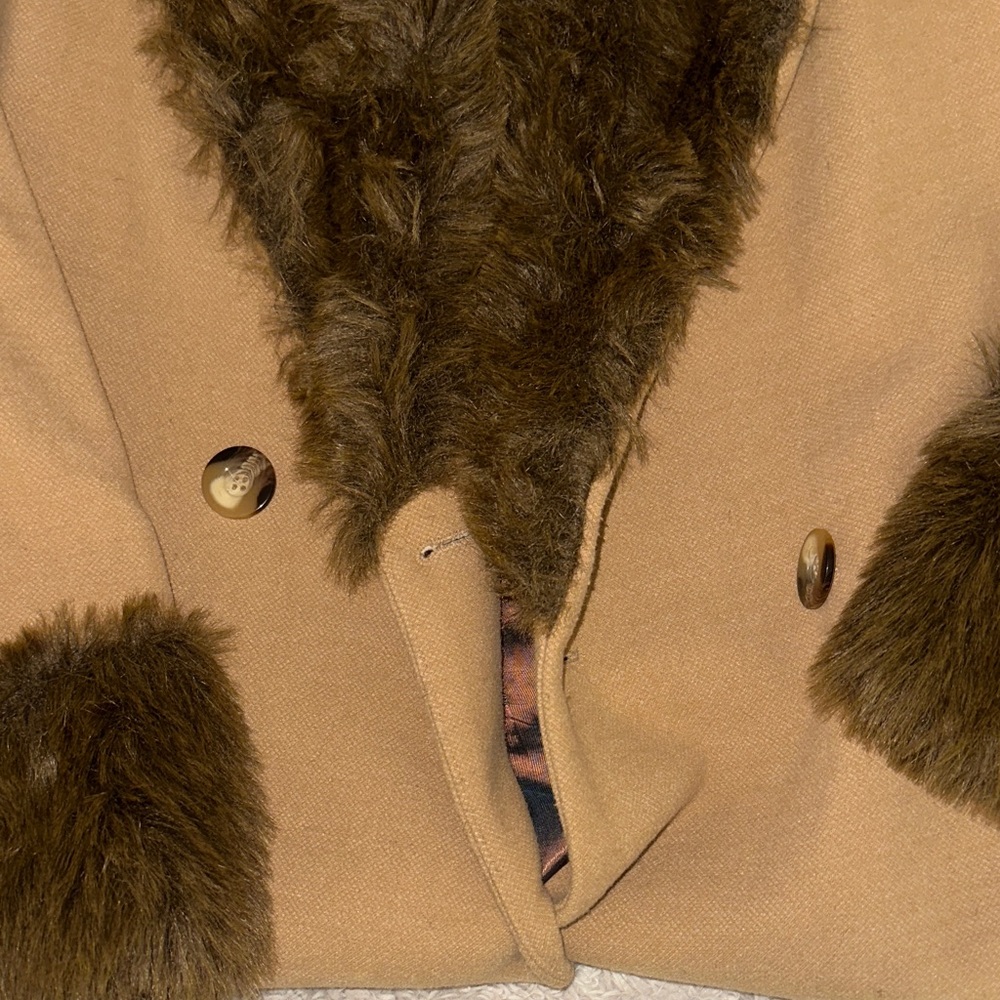 Jones New York Tan Trench Coat with Faux Fur size Medium used in good condition - Picture 7 of 10